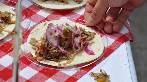 Ropa Vieja: Braised Beef in Spicy Tomato and Pepper Sauce