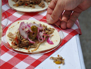 Puerco Ropa Vieja (Braised Pork in Spicy Tomato and Pepper Sauce)