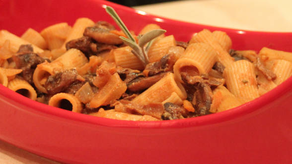 Rigatoni with Creamy Mushroom Ragu