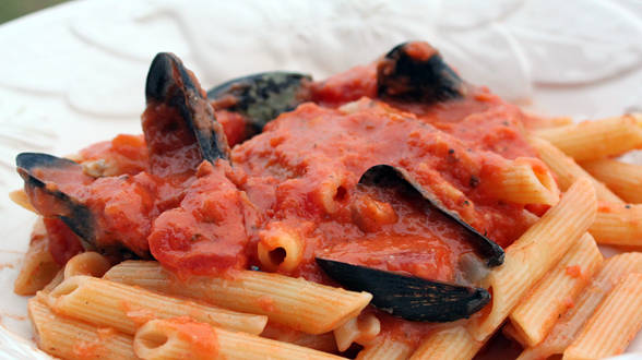 Pasta with Mussels and Vodka Cream Sauce