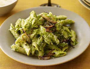 Pasta with Hazelnut-Spinach Pesto