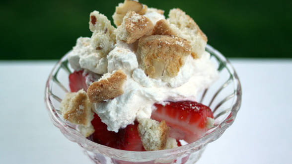 Berries with Almond Cream and Amaretti