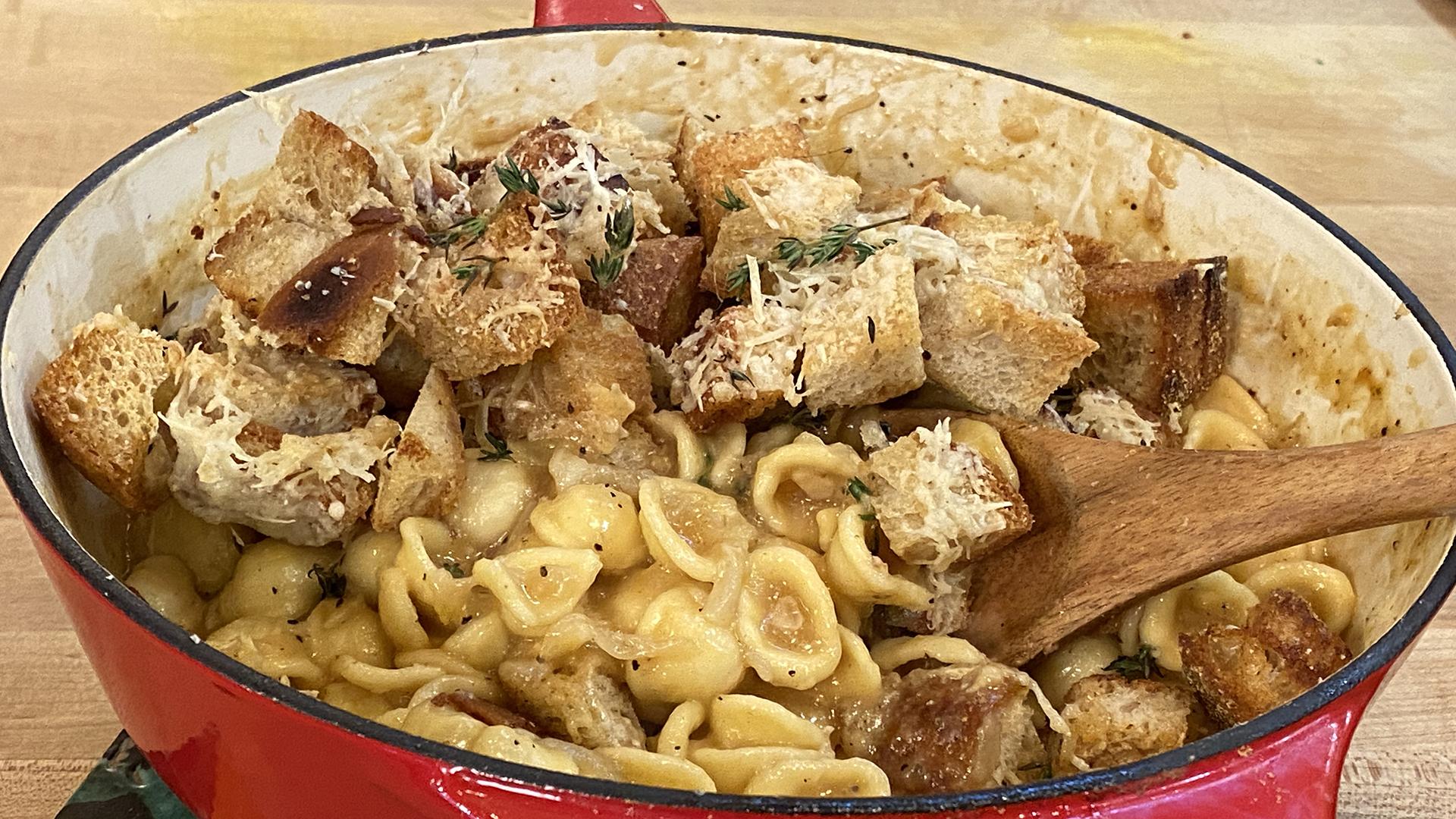 French Onion One-Pot Pasta + Cheesy Croutons